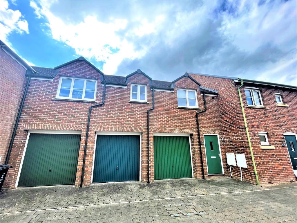 2 bed flat for sale in Swindon Road, Swindon SN1 Zoopla