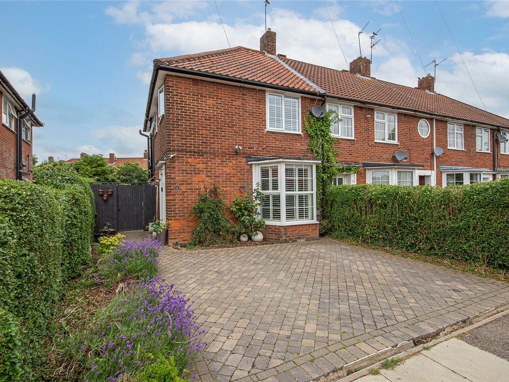 3 bed end terrace house for sale in Stacklands, Welwyn Garden City