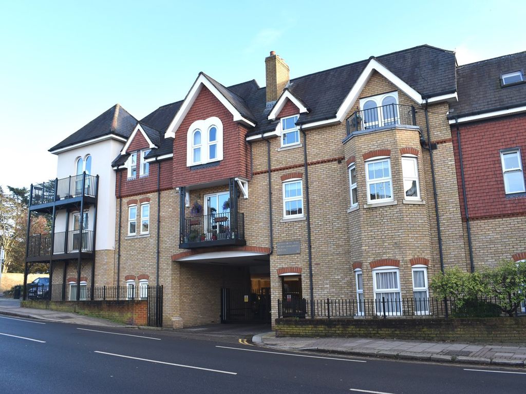 1 bed property for sale in Oatlands Drive, Weybridge KT13, £125,000