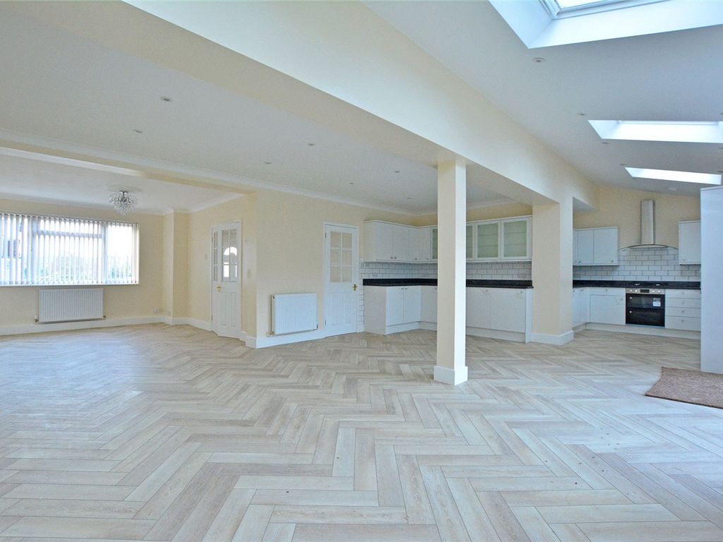 5 bed semidetached house to rent in Porcupine Close, London SE9, £