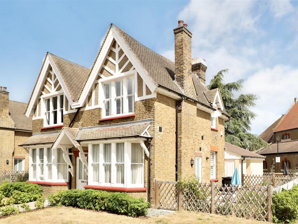 2 bed flat for sale in Thomas Barnardo Way, Barkingside, Ilford IG6