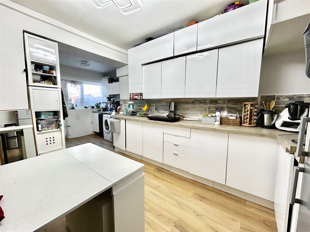 2 bed terraced house for sale in Rodney Street, Swansea SA1, £130,000