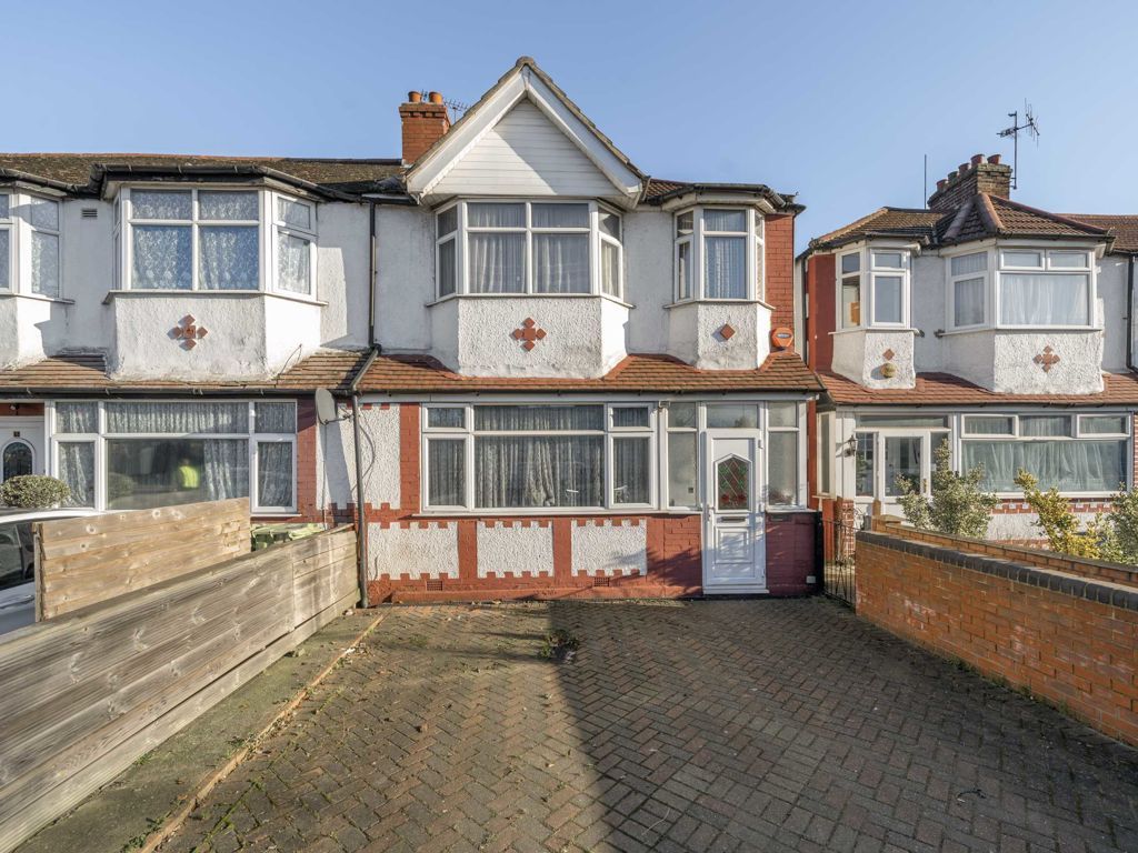 3 bed terraced house for sale in Priory Gardens, London W5, £575,000
