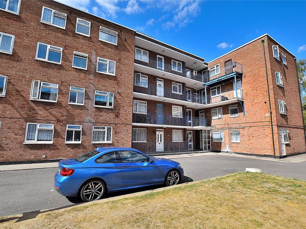 1 bed flat to rent in Viceroy Court, High Street South, Dunstable, Beds