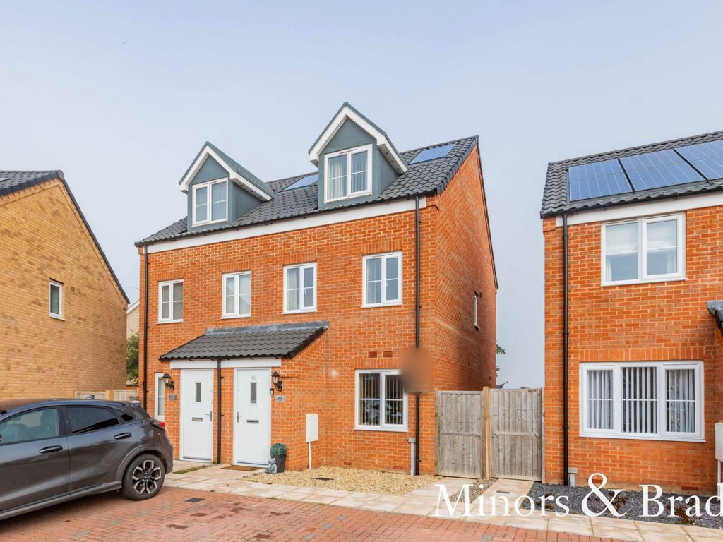 3 bed semidetached house for sale in Brick Kiln Close, Martham, Great