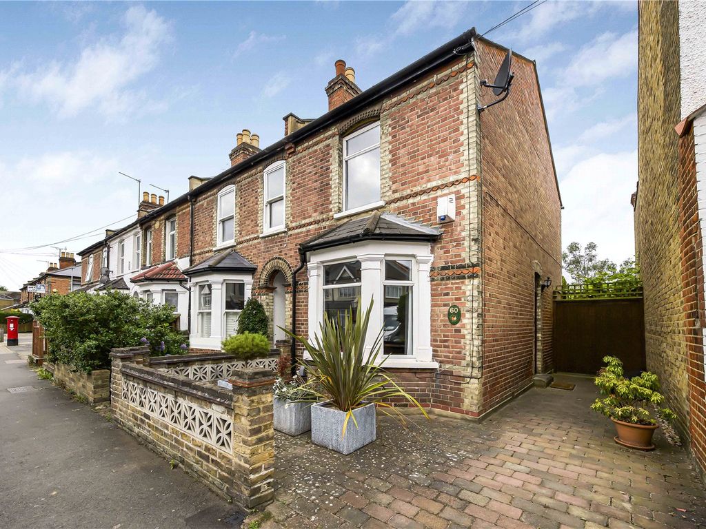 3 bed end terrace house for sale in Elm Road, New Malden KT3, £650,000