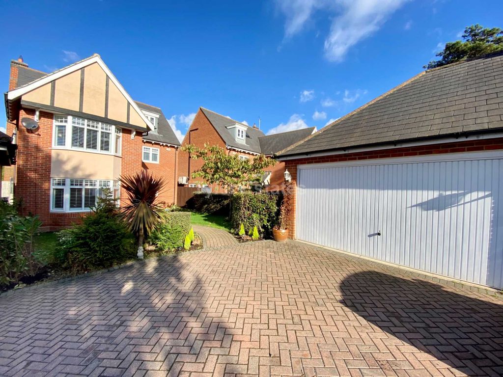 5 bed detached house for sale in Southend Road, Wickford SS11 Zoopla