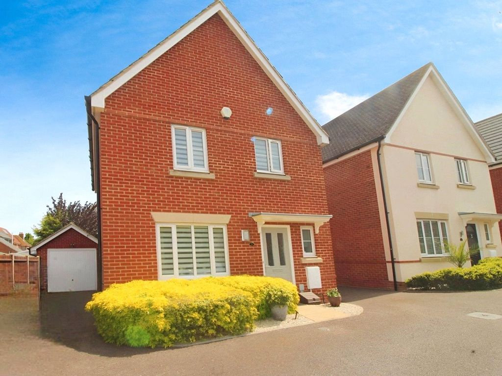 3 bed detached house for sale in Juniper Close, Minster On Sea