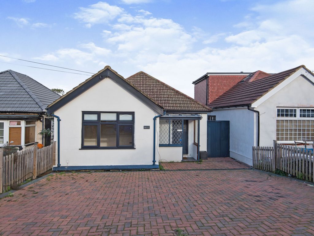 2 bed bungalow for sale in Clarkes Avenue, Worcester Park KT4 Zoopla