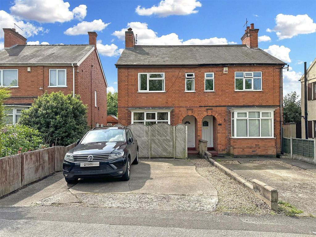 3 bed semidetached house for sale in Beacon Hill Road, Newark NG24, £