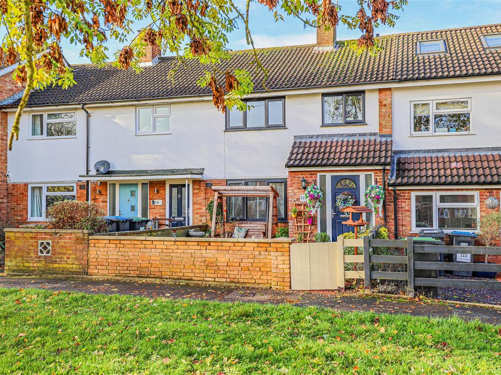 3 bed terraced house for sale in Cherry Orchard, Hemel Hempstead HP1, £400,000 Zoopla