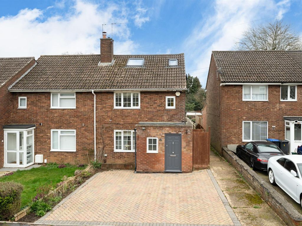 3 bed end terrace house for sale in Farland Road, Adeyfield, Hemel