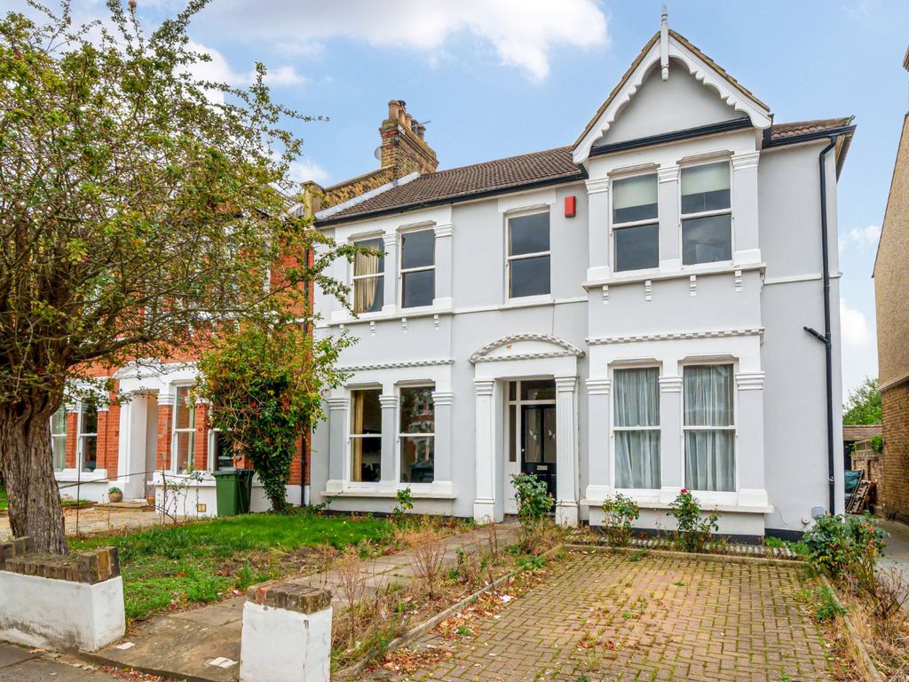 4 bed semidetached house for sale in Gourock Road, Eltham, London SE9
