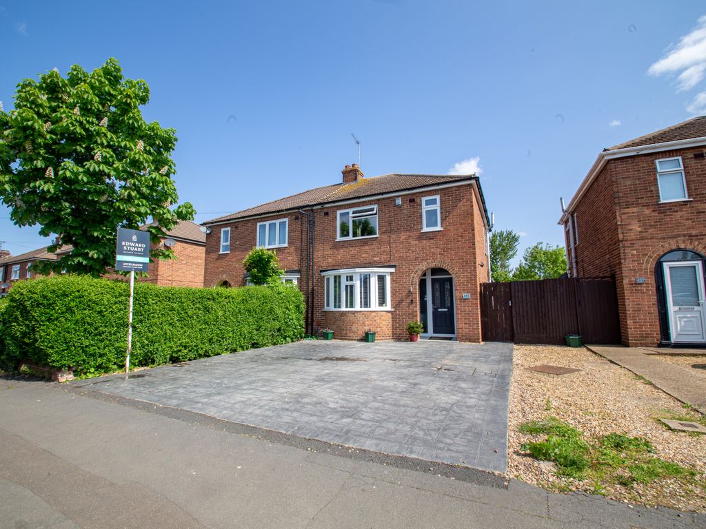 3 bed semidetached house for sale in Coneygree Road, Stanground