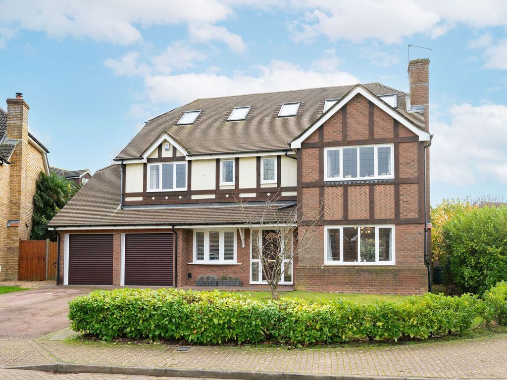 6 bed detached house for sale in Avebury Close, Horsham RH12, £950,000