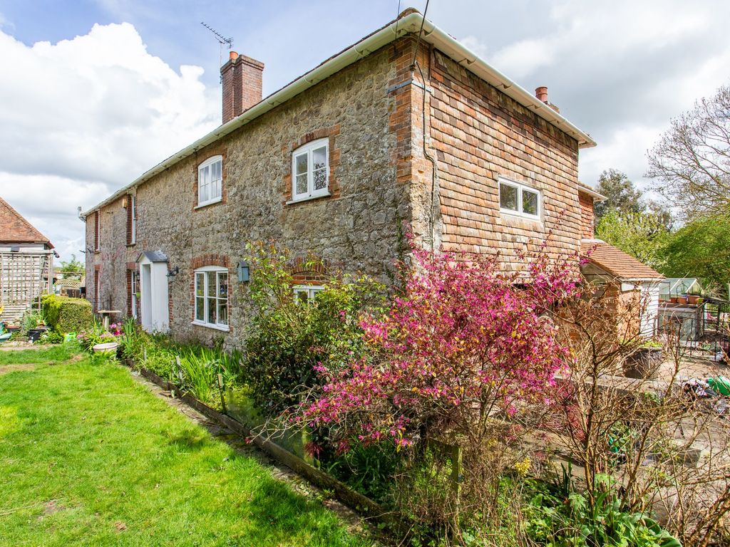 4 bed detached house for sale in Kingsford Street, Mersham TN25, £