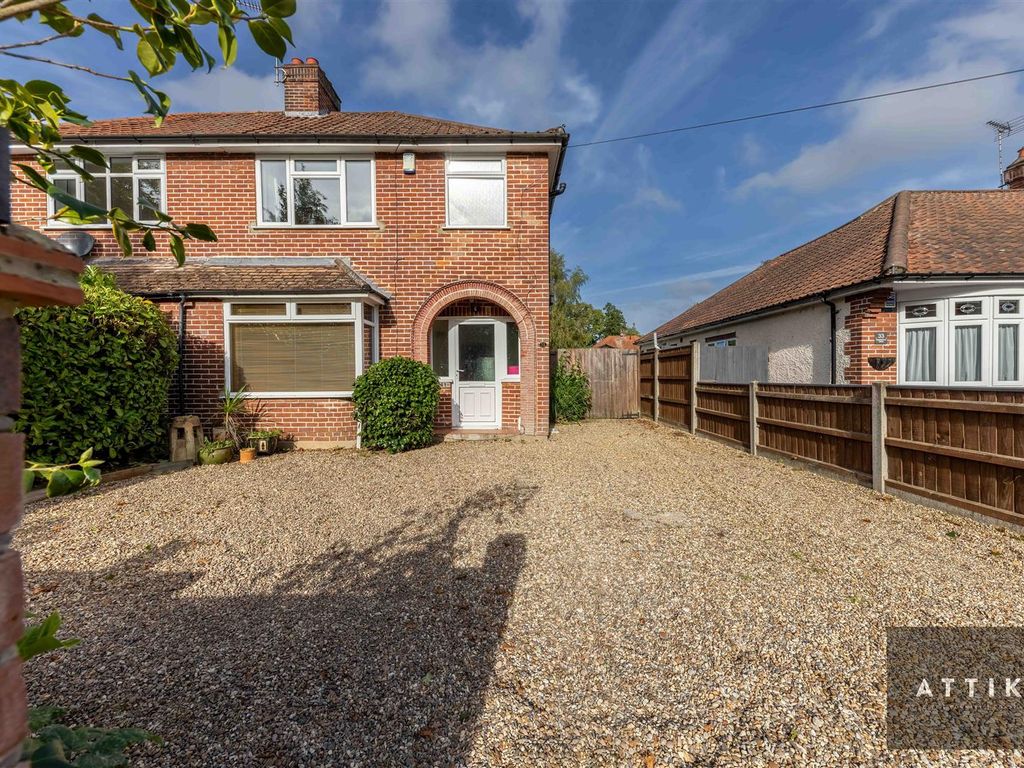 3 bed semidetached house for sale in Beechwood Drive, Thorpe St
