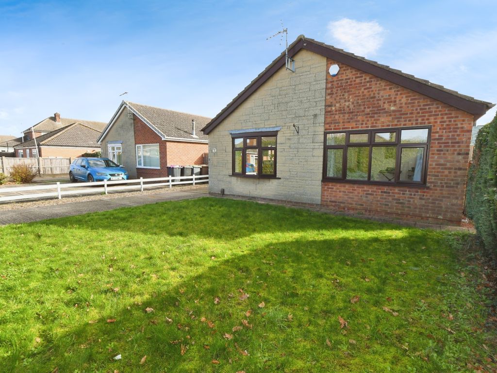 3 bed detached bungalow for sale in Robertson Road, North Hykeham