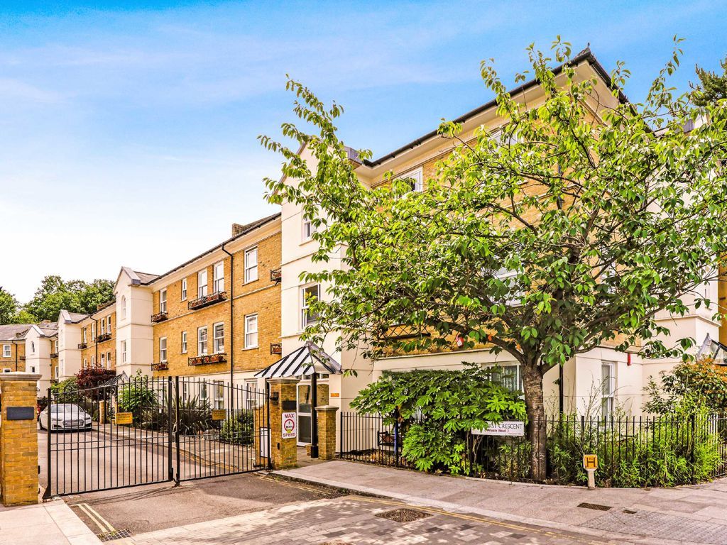 2 bed flat for sale in Deerhurst Crescent, Hampton Hill, Hampton TW12