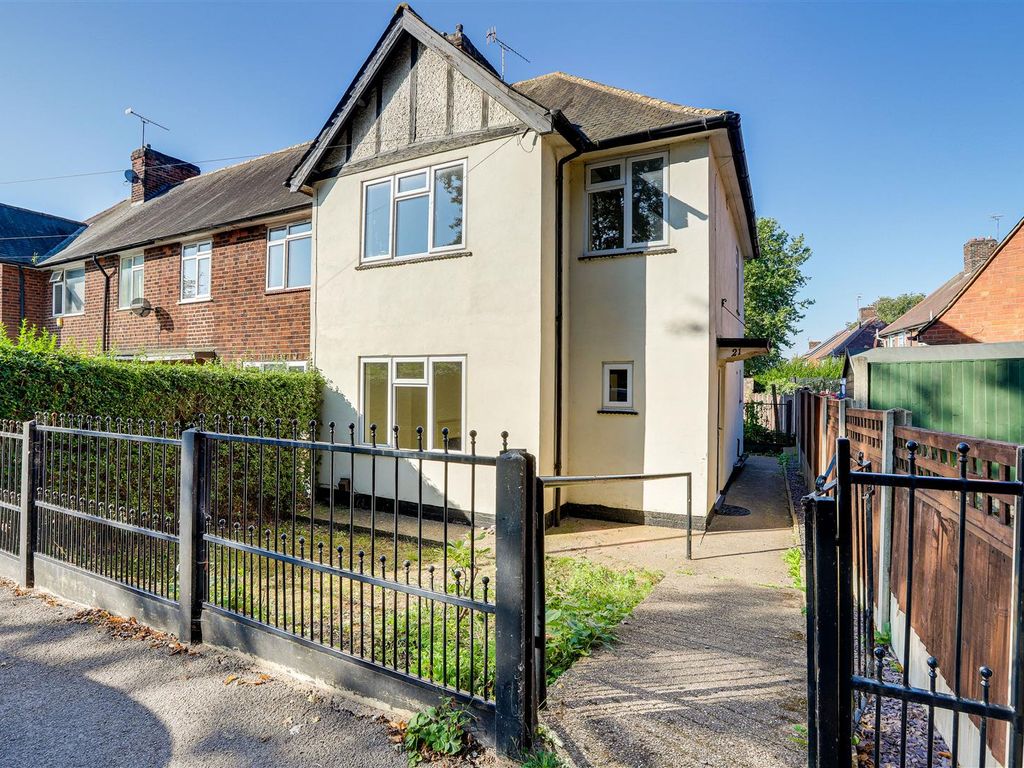 3 bed town house to rent in Bonington Drive, Arnold, Nottinghamshire