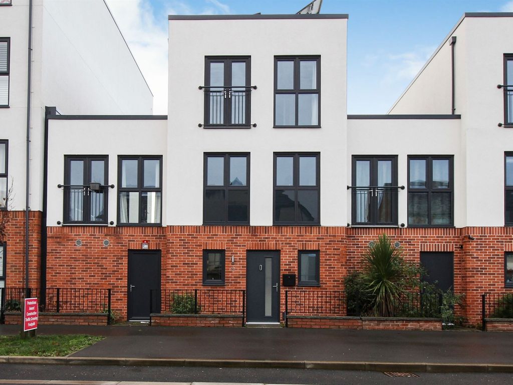 3 bed town house for sale in The Avenue, Corby NN17, £320,000 Zoopla