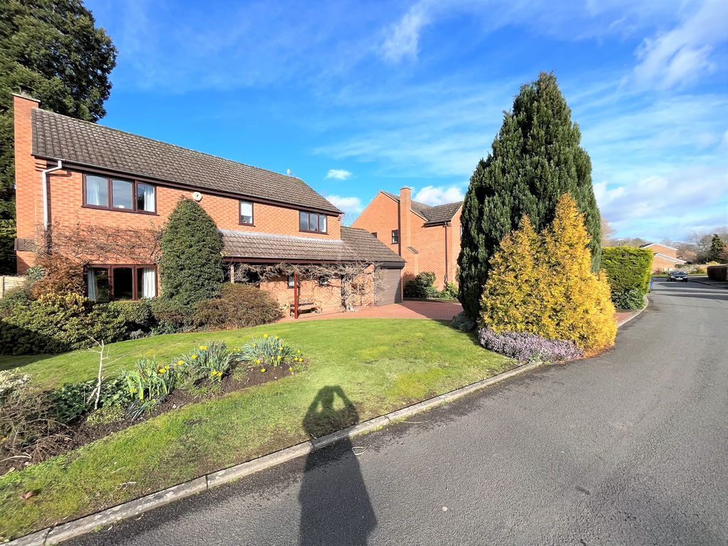 4 bed detached house for sale in Drive, Off Myton Road, Warwick