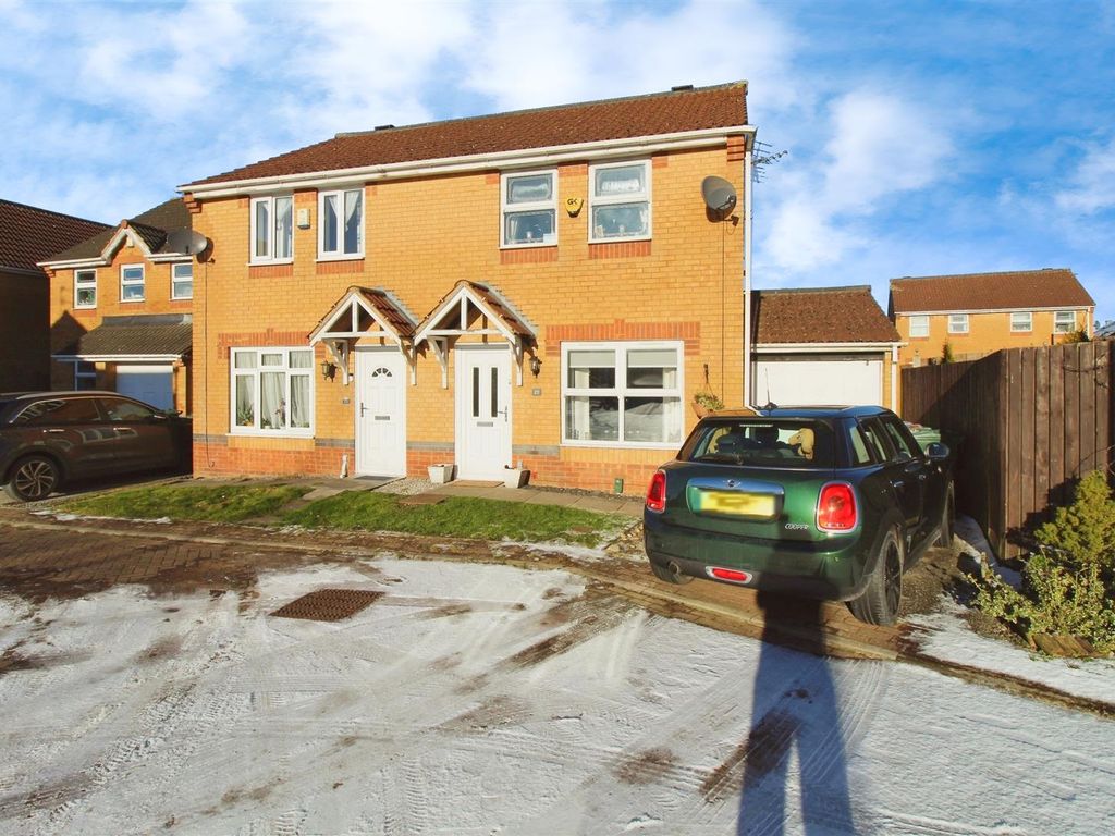 3 bed semidetached house for sale in Stainton Close, Bradford BD6, £