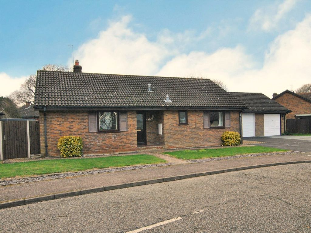 3 bed bungalow for sale in Elizabeth Drive, Chedburgh, Bury St. Edmunds