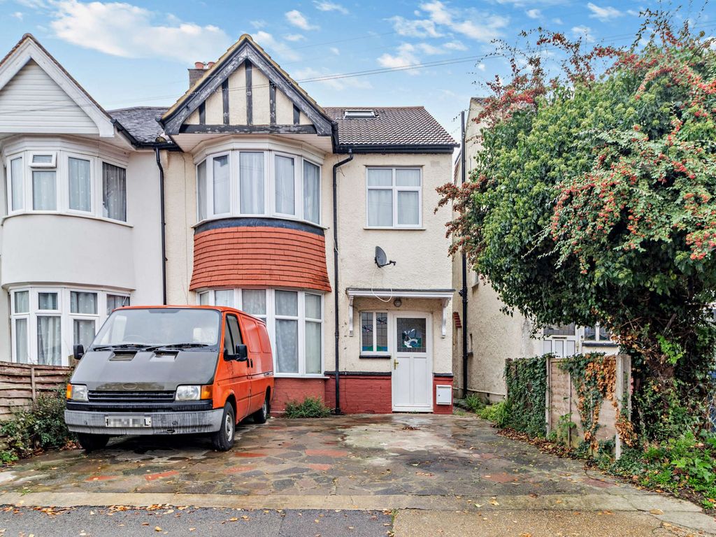 5 bed semidetached house for sale in Northumberland Road, North Harrow