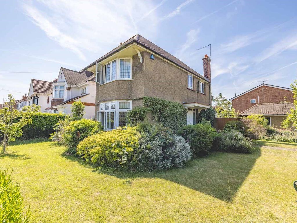 3 bed detached house for sale in Langley Road, Langley SL3, £700,000