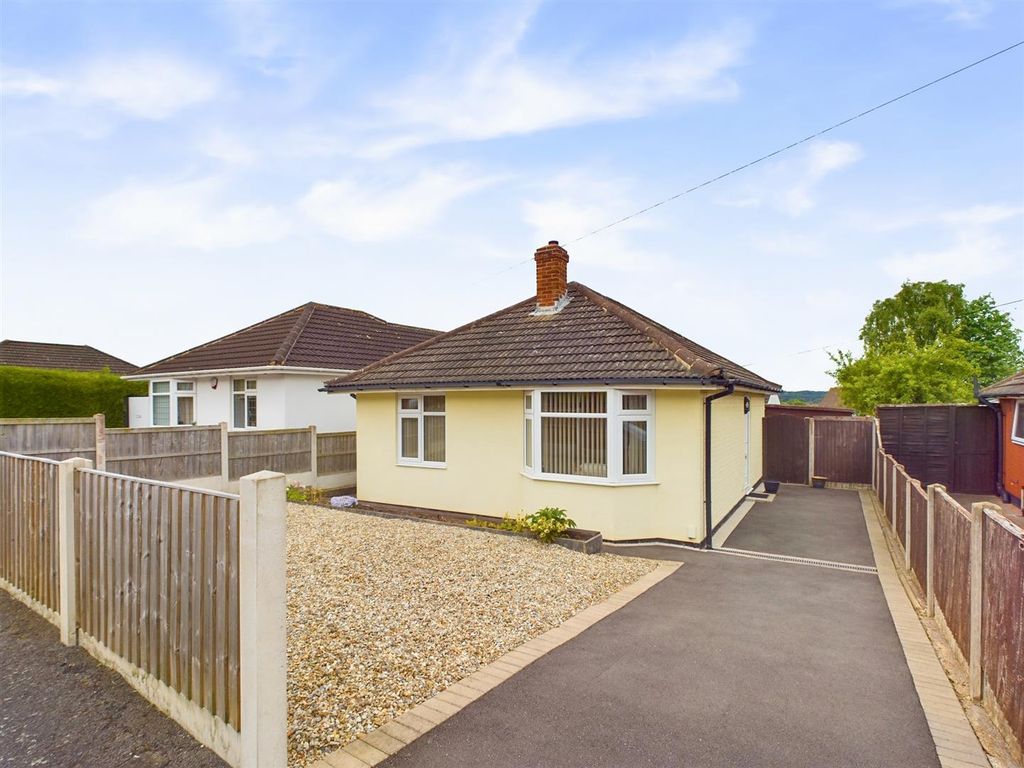 2 bed detached bungalow for sale in Valetta Road, Arnold, Nottingham