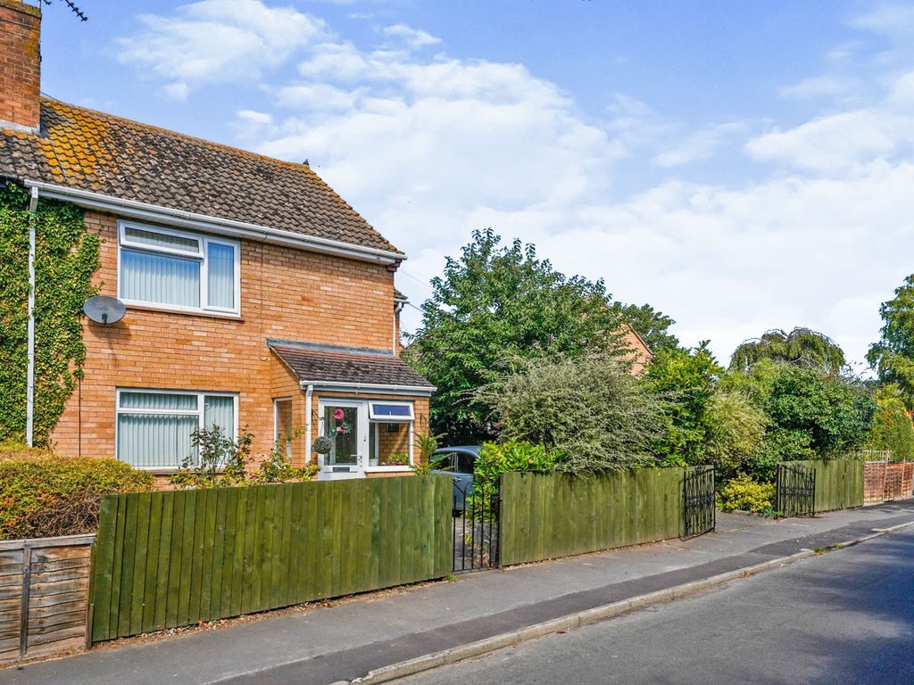 3 bed end terrace house for sale in Ridsdale Close, Salford Priors