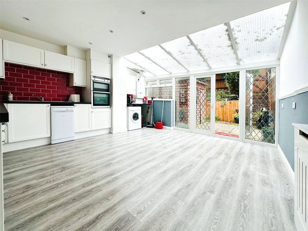 2 bed end terrace house for sale in Monks Orchard, Wilmington, Dartford