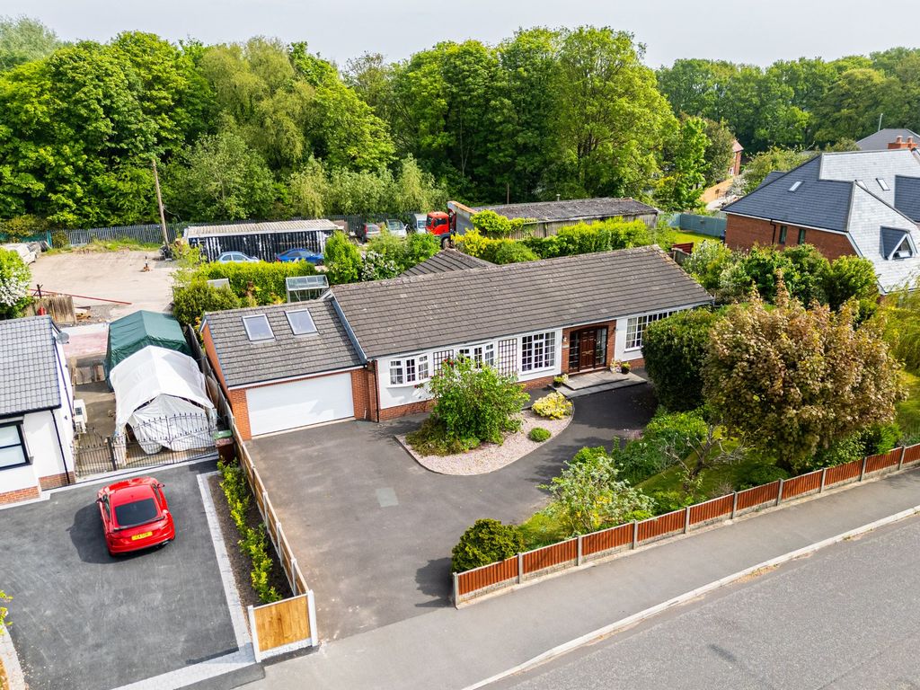 4 bed detached bungalow for sale in Warrington Road, Bold Heath WA8, £