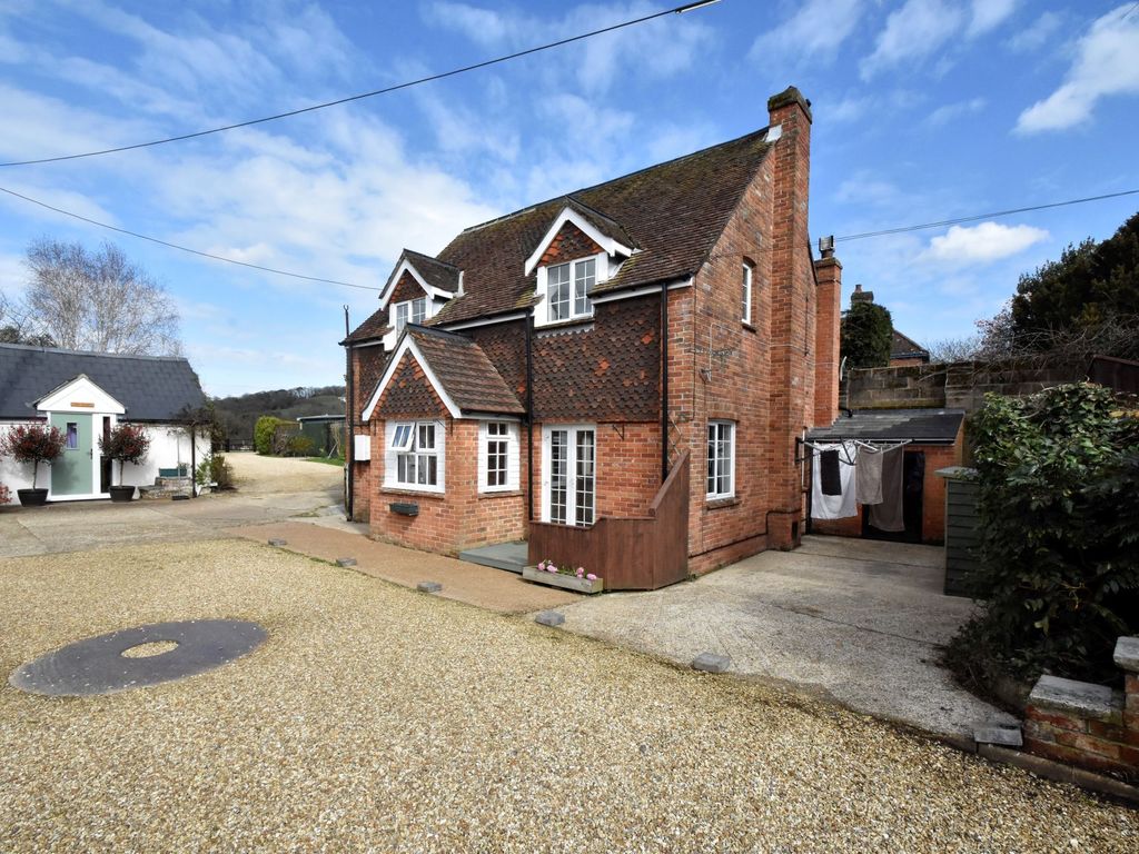 3 bed detached house to rent in Black Water Mill Farm, Newport PO30