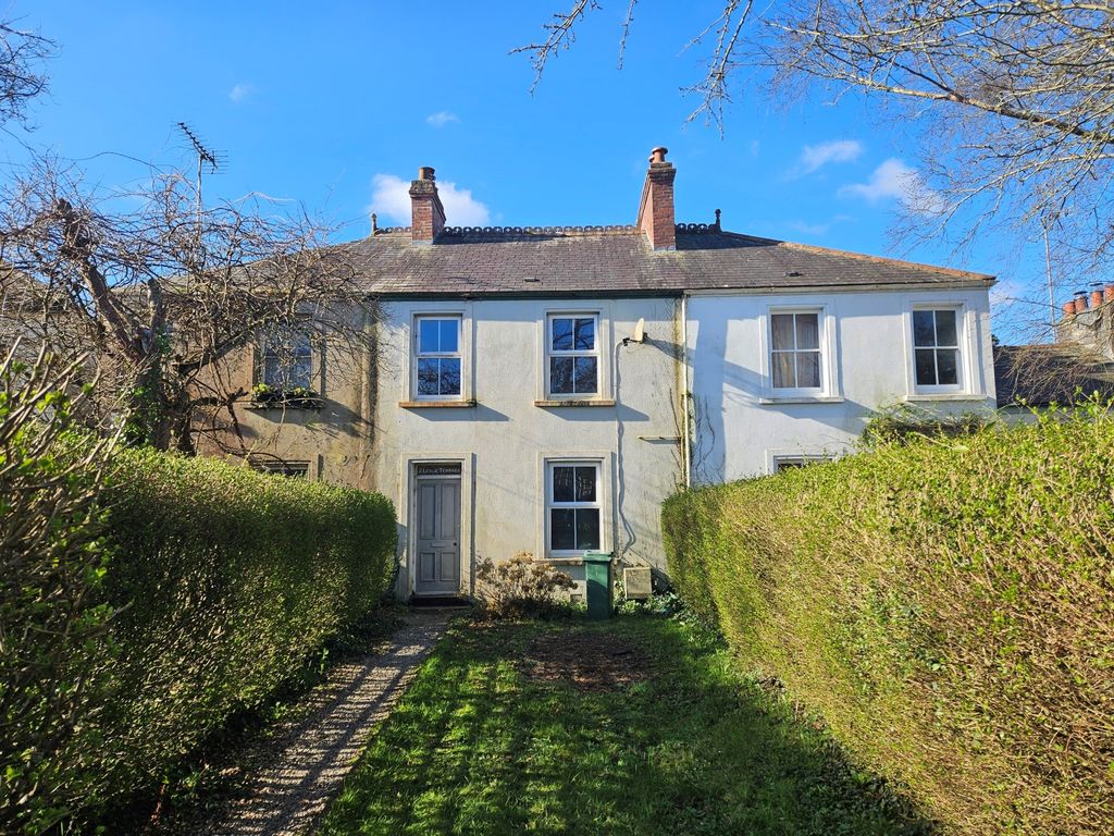 2 bed terraced house for sale in Leslie Terrace, Lostwithiel PL22, £