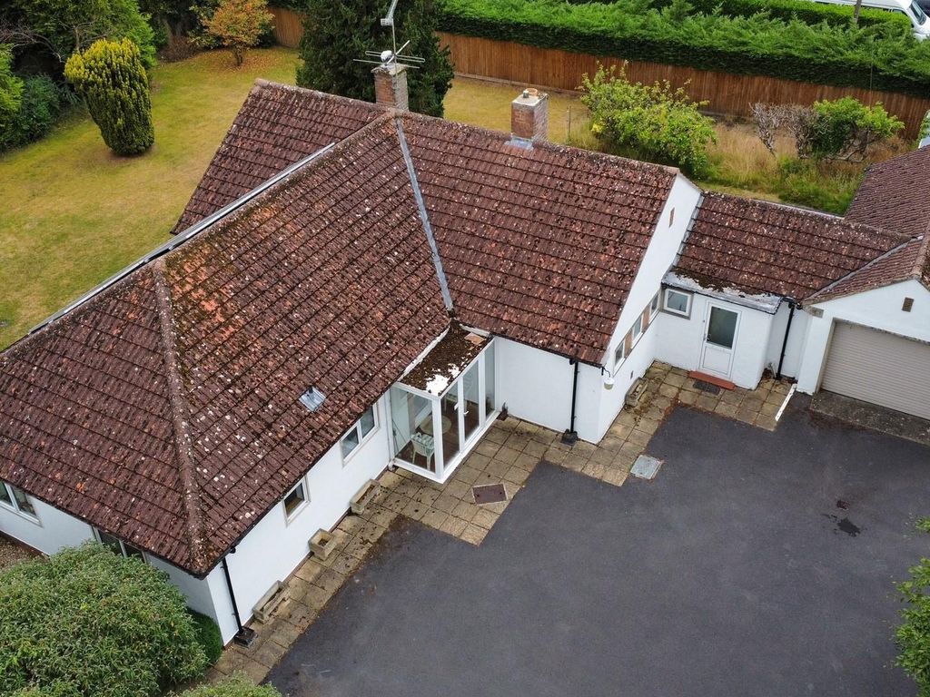 3 bed detached bungalow for sale in The Breach, Devizes SN10 Zoopla