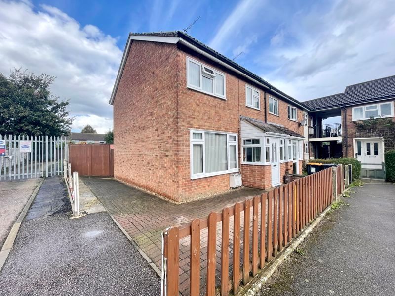 2 bed flat for sale in Camp Drive, Houghton Regis, Dunstable LU5, £