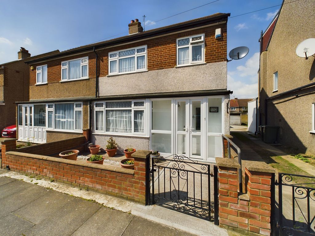 3 bed semidetached house for sale in North Road, Crayford, Dartford