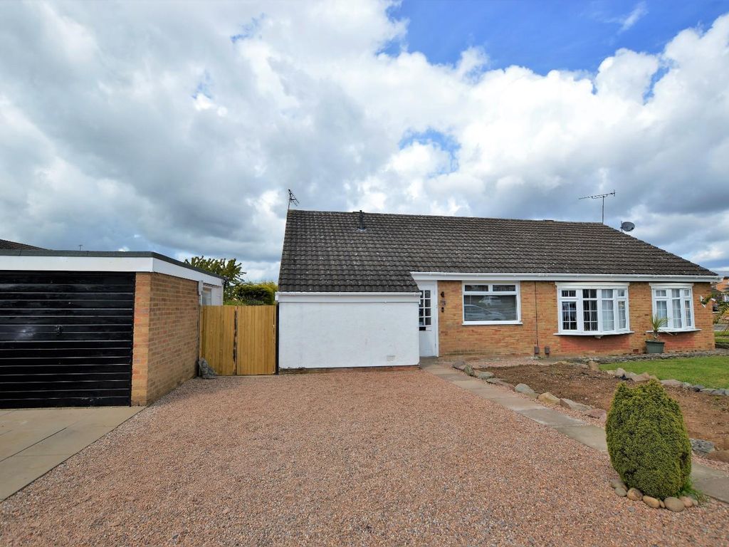 2 bed semidetached bungalow for sale in Dorchester Close, Wigston LE18