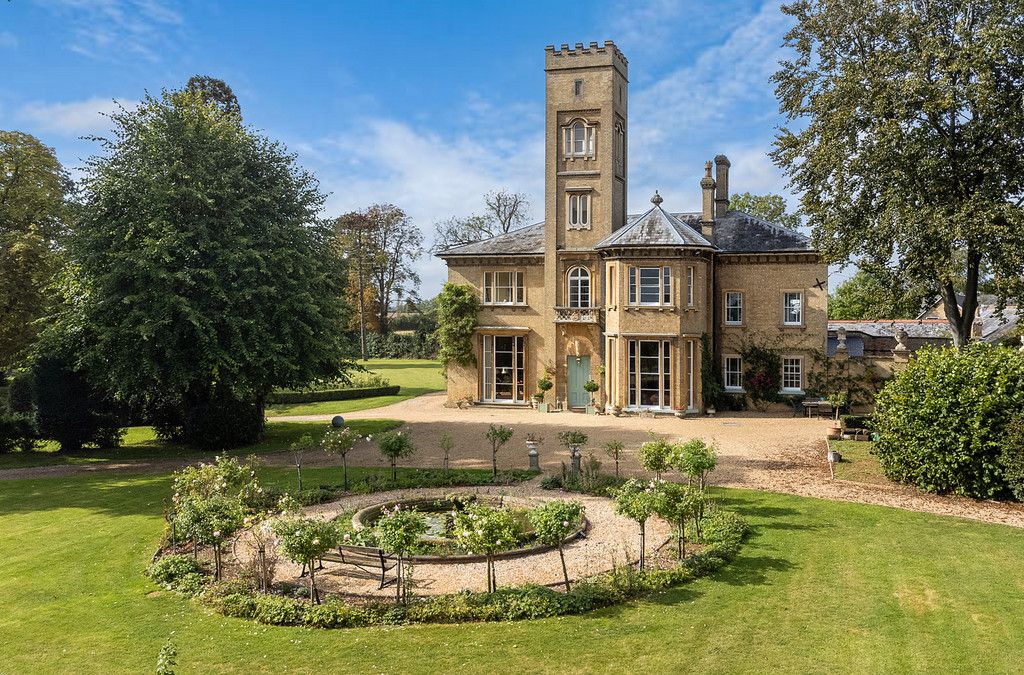 7 bed detached house for sale in Roxton Road Great Barford Bedford