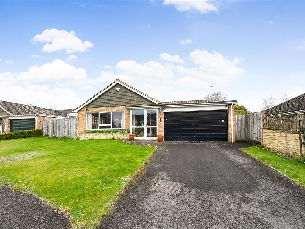 3 bed bungalow for sale in Rosehill Park, Emmer Green, Reading RG4, £ ...