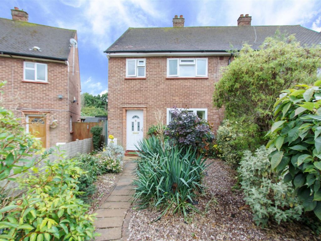 3 bed semidetached house for sale in Ardley Close, Ruislip HA4, £