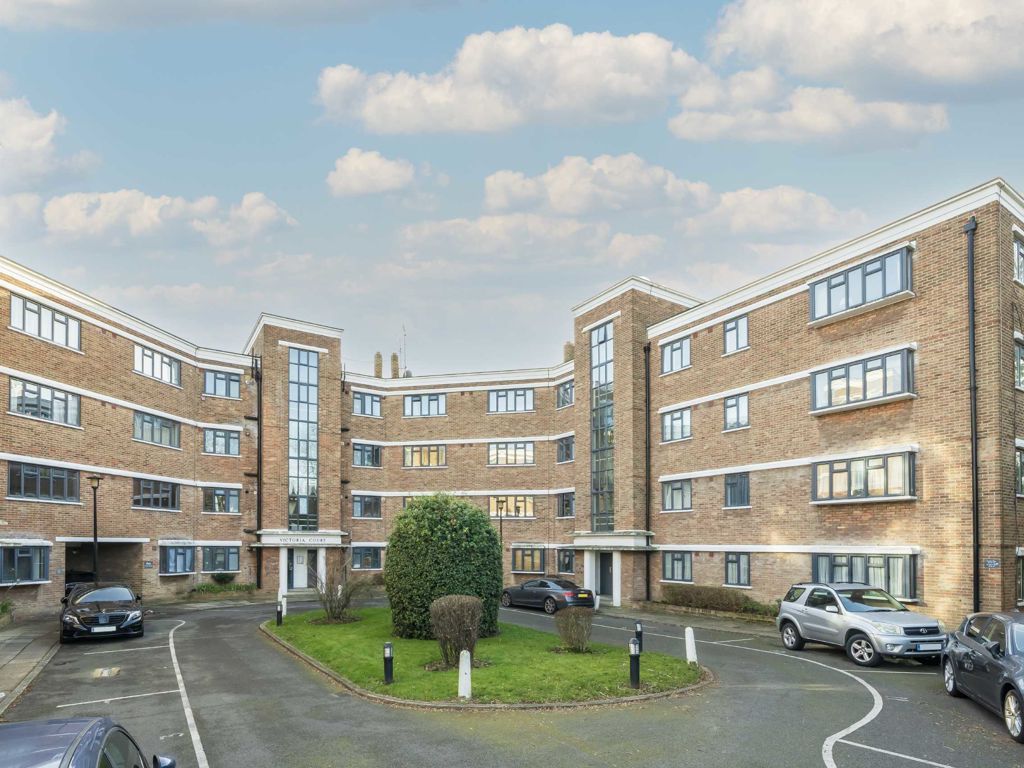 2 bed flat for sale in Kingsbridge Avenue, London W3, £450,000 Zoopla