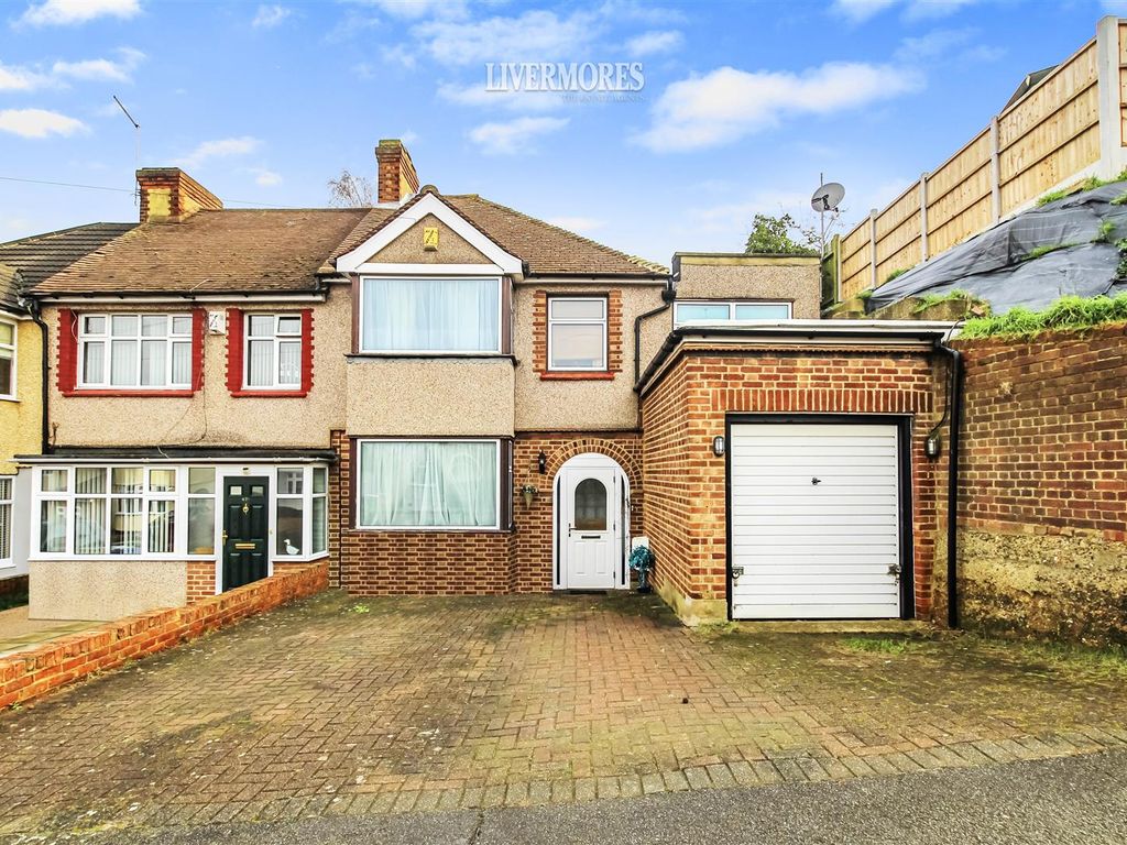 4 bed end terrace house for sale in Heathview Avenue, Crayford