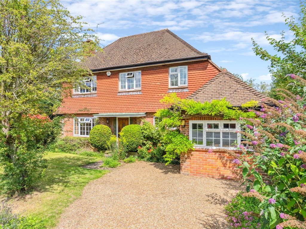 3 bed detached house for sale in The Leys, Amersham, Buckinghamshire