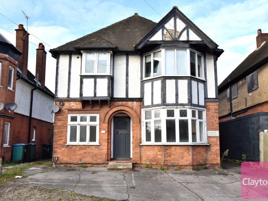 2 bed for sale in Rickmansworth Road, Watford WD18, £270,000