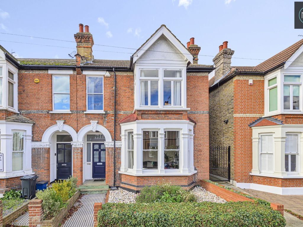 4 bed semidetached house for sale in Eastwood Road, South Woodford