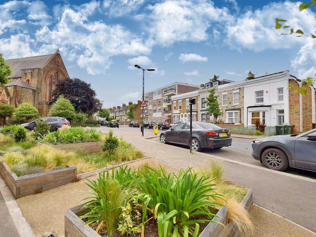 2 bed flat to rent in Woodhouse Road, Leytonstone E11 Zoopla