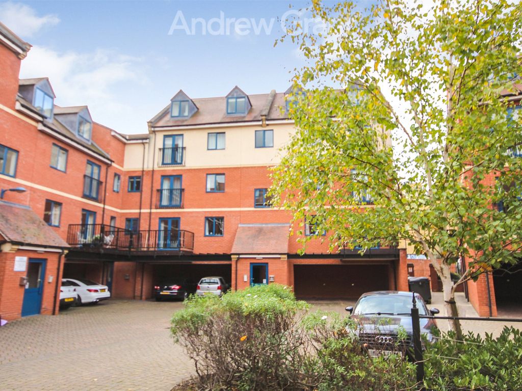 2 bed flat to rent in Magdala Court, The Butts, Worcester